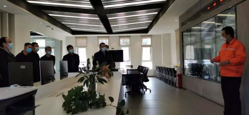 自治區(qū)交通廳黨委書記、廳長曹志斌及中衛(wèi)市相關(guān)領(lǐng)導(dǎo)到我公司調(diào)研